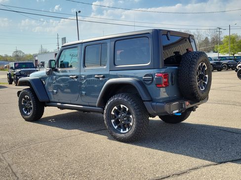 Used 2025 Jeep Wrangler Unlimited Rubicon 4xe w/ Safety Group AWD/4WD image 3
