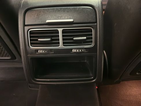 Used 2014 Volkswagen Touareg TDI image 25