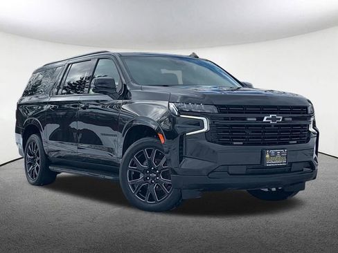 Certified 2023 Chevrolet Suburban RST w/ Luxury Package AWD/4WD image 2