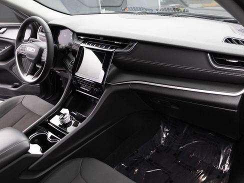 Used 2023 Jeep Grand Cherokee Laredo w/ Luxury Tech Group I image 38