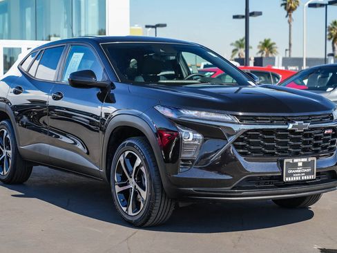 Used 2024 Chevrolet Trax RS image 3