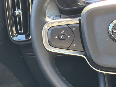 Certified 2025 Volvo XC40 B5 Core image 19