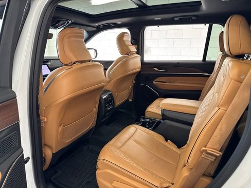Used 2024 Jeep Grand Cherokee L Summit w/ Luxury Tech Group V AWD/4WD image 45