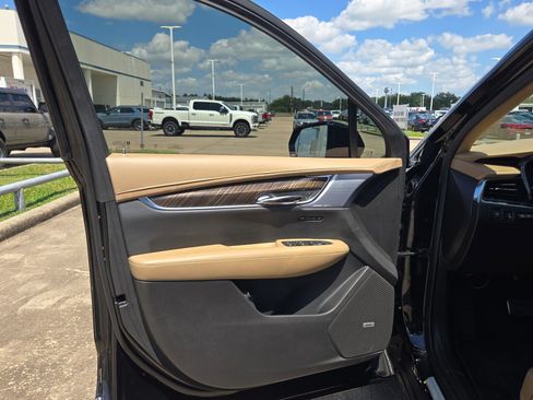 Used 2023 Cadillac XT6 Sport w/ Platinum Package AWD/4WD image 12