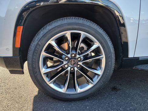 Used 2023 Jeep Wagoneer Series II w/ Premium Group I image 9