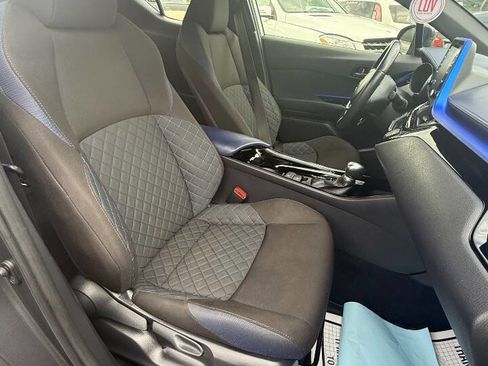 Used 2020 Toyota C-HR XLE image 17