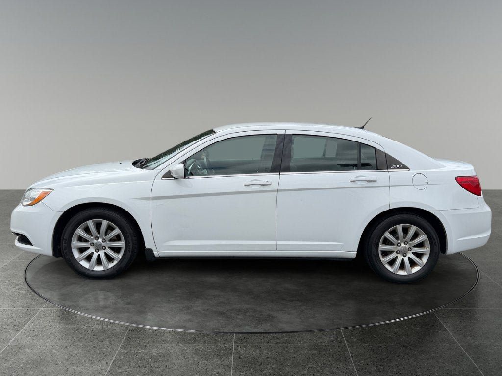 Used 2014 Chrysler 200 Touring FWD image 6