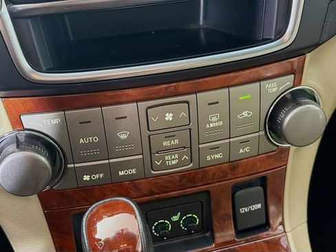 Used 2013 Toyota Highlander Limited FWD image 19