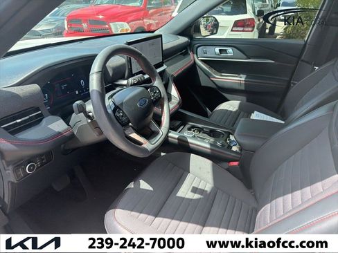 Used 2025 Ford Explorer ST-Line w/ Premium Package image 3