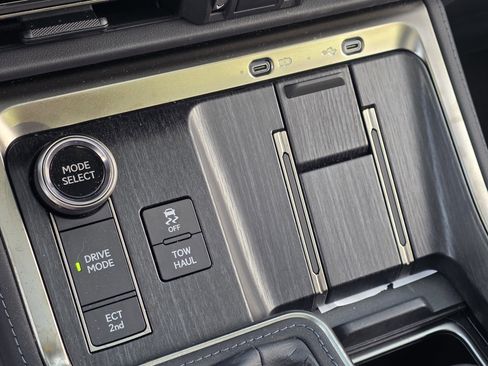 Used 2024 Lexus GX 550 image 19