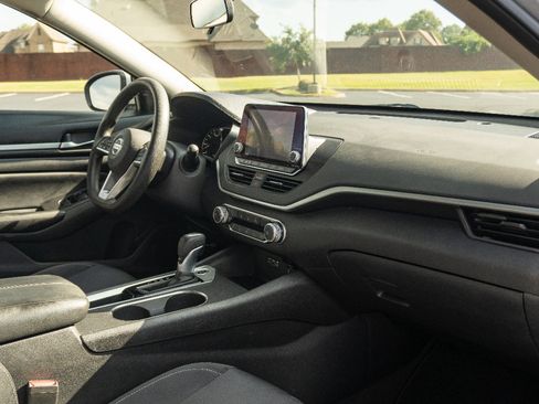 Used 2022 Nissan Altima 2.5 SV FWD image 19