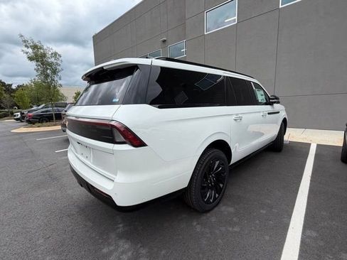 New 2025 Lincoln Navigator L Reserve w/ Jet Appearance Package image 13