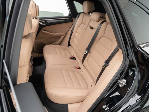 Used 2025 Porsche Macan image 29