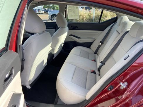 Used 2025 Nissan Altima 2.5 SV image 46