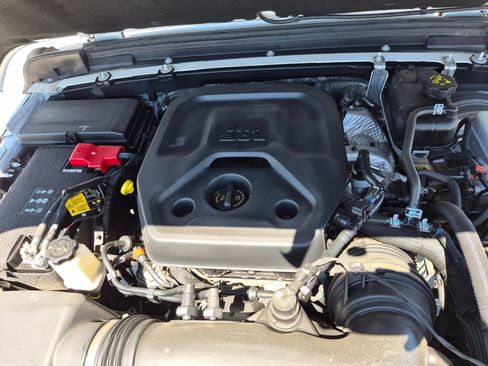Used 2024 Jeep Wrangler Unlimited Sport AWD/4WD image 31