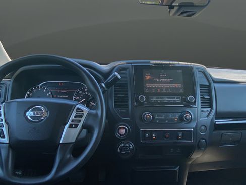 Used 2022 Nissan Titan SV AWD/4WD image 11