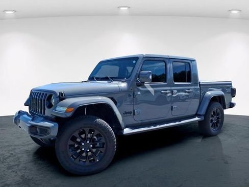 Used 2023 Jeep Gladiator Overland AWD/4WD image 2