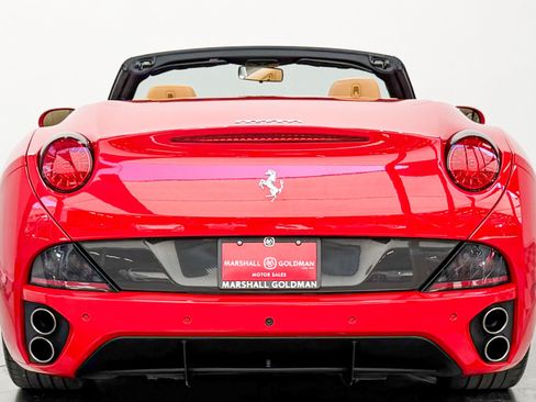 Used 2014 Ferrari California RWD image 8