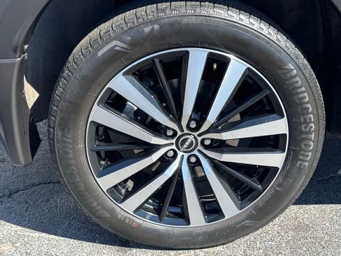 Used 2024 Nissan Pathfinder Platinum w/ Cargo Package image 6