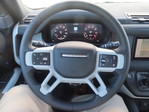 Used 2023 Land Rover Defender 90 S image 27