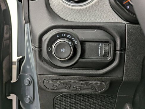 Used 2024 Jeep Wrangler Sahara image 21