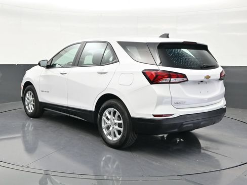 Used 2024 Chevrolet Equinox LS FWD image 3