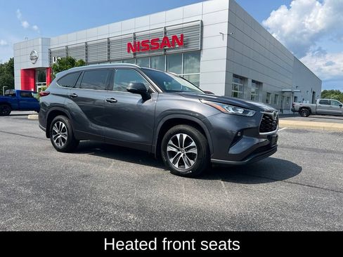 Used 2020 Toyota Highlander XLE AWD/4WD image 15