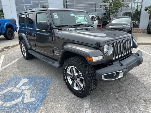 Used 2019 Jeep Wrangler Unlimited Sahara image 6