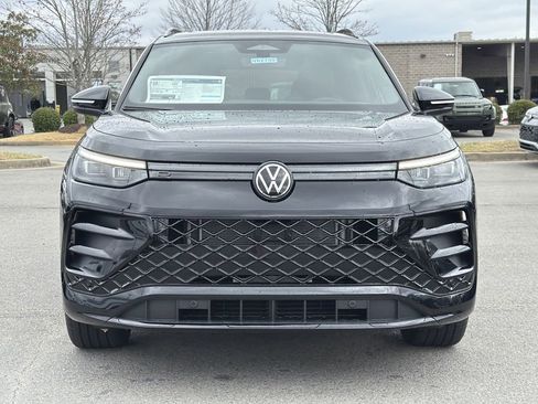 New 2026 Volkswagen Tiguan SE R-Line FWD image 8