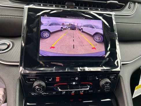 New 2025 Jeep Grand Cherokee Laredo X w/ Luxury Tech Group I image 13