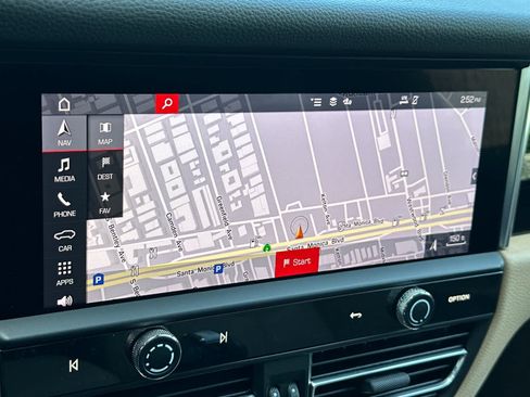 Certified 2022 Porsche Macan AWD/4WD image 22