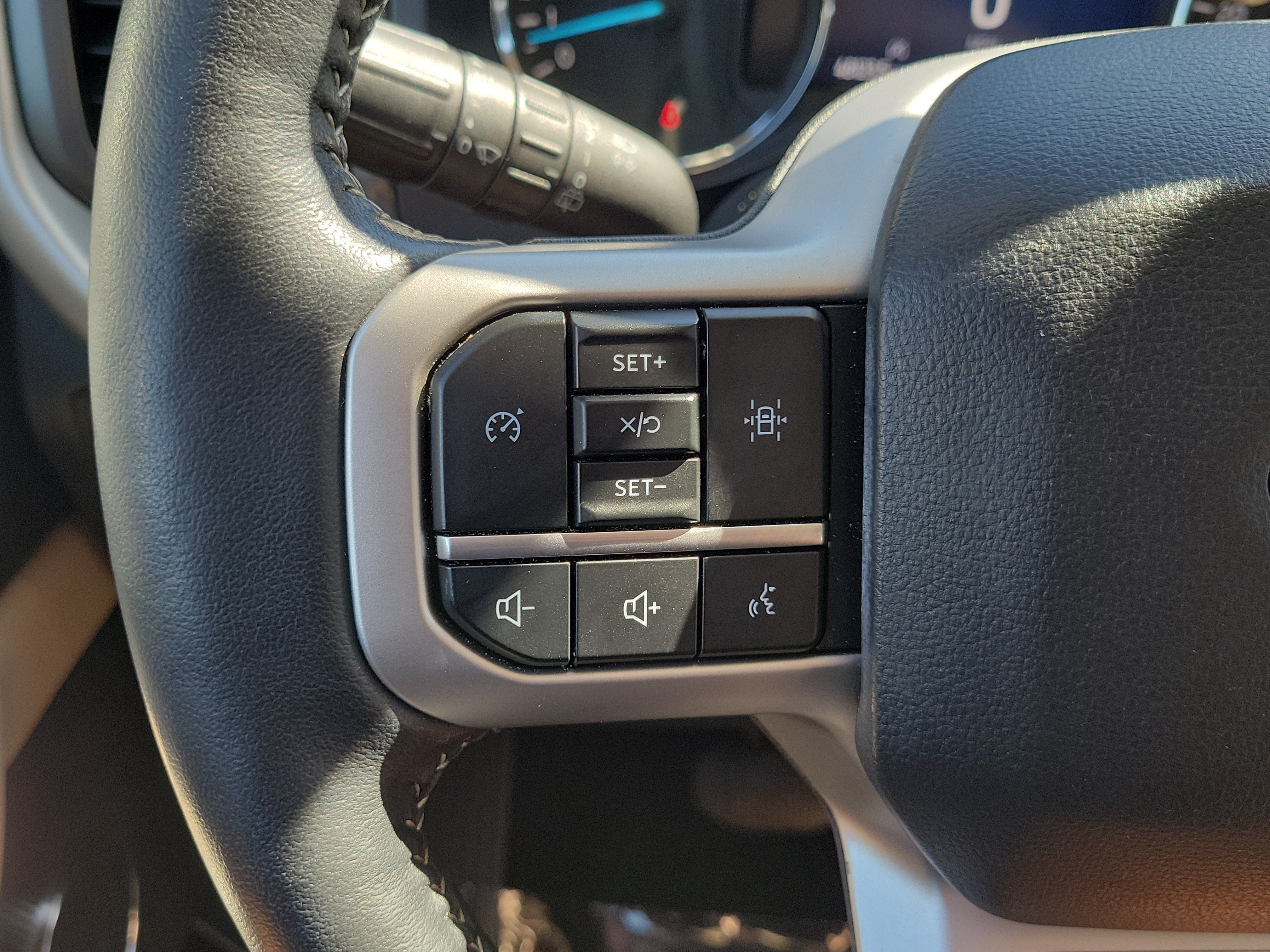 Certified 2024 Ford Expedition XLT RWD image 25