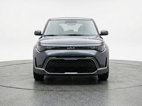 Used 2025 Kia Soul LX w/ LX Technology Package image 2