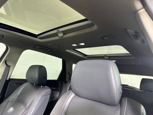 Used 2018 Buick Enclave Essence image 12