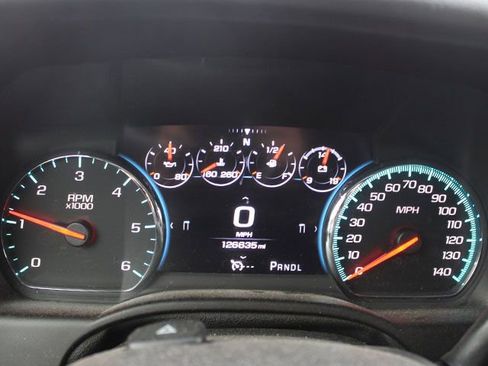 Used 2017 Chevrolet Suburban Premier image 9