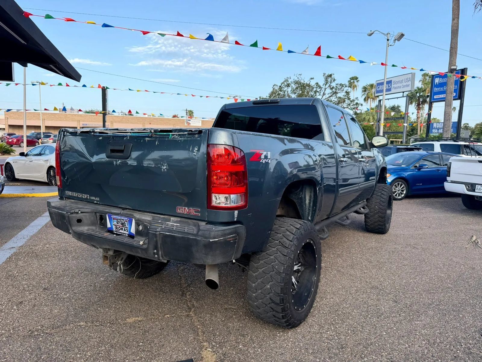 Used 2007 GMC Sierra 2500 SLE w/ Z71 Off-Road Package AWD/4WD image 5