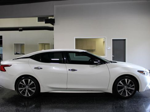 Used 2017 Nissan Maxima 3.5 SV FWD image 2
