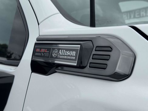 Used 2024 GMC Sierra 2500 AT4 w/ AT4 Premium Plus Package AWD/4WD image 8