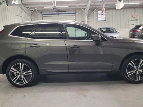 Used 2018 Volvo XC60 T5 Momentum w/ Vision Package AWD/4WD image 9