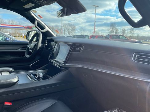 Used 2024 Jeep Wagoneer Series II image 21