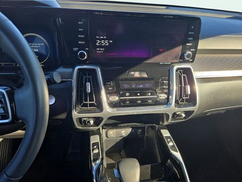 Certified 2023 Kia Sorento SX image 26