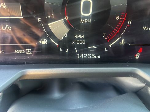 Used 2025 GMC Acadia Denali w/ Super Cruise Package image 3