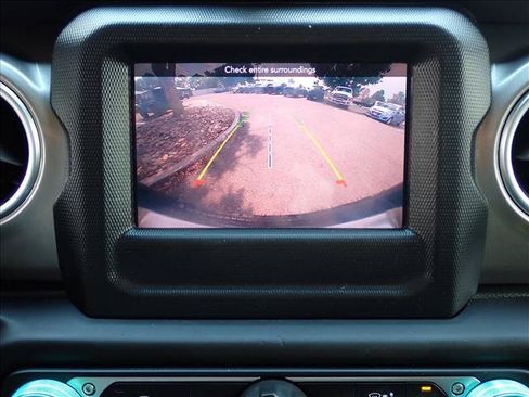 Used 2020 Jeep Wrangler Unlimited Sahara AWD/4WD image 16