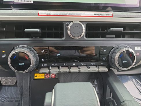 Used 2025 Toyota Tacoma Trailhunter image 23