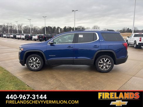 Used 2023 GMC Acadia SLE w/ Driver Convenience Package image 2