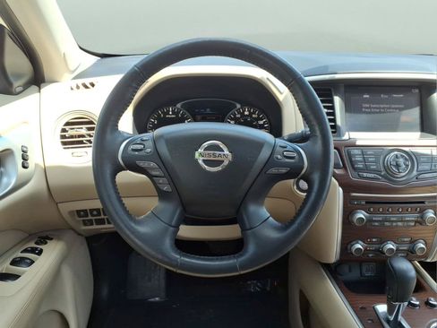 Used 2018 Nissan Pathfinder Platinum AWD/4WD image 10