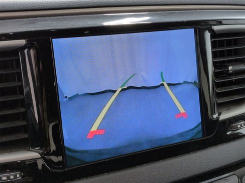 Certified 2017 Chrysler Pacifica Touring w/ Tire & Wheel Group image 28