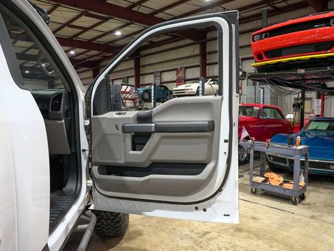 Used 2019 Ford F150 XLT w/ Equipment Group 301A Mid AWD/4WD image 39