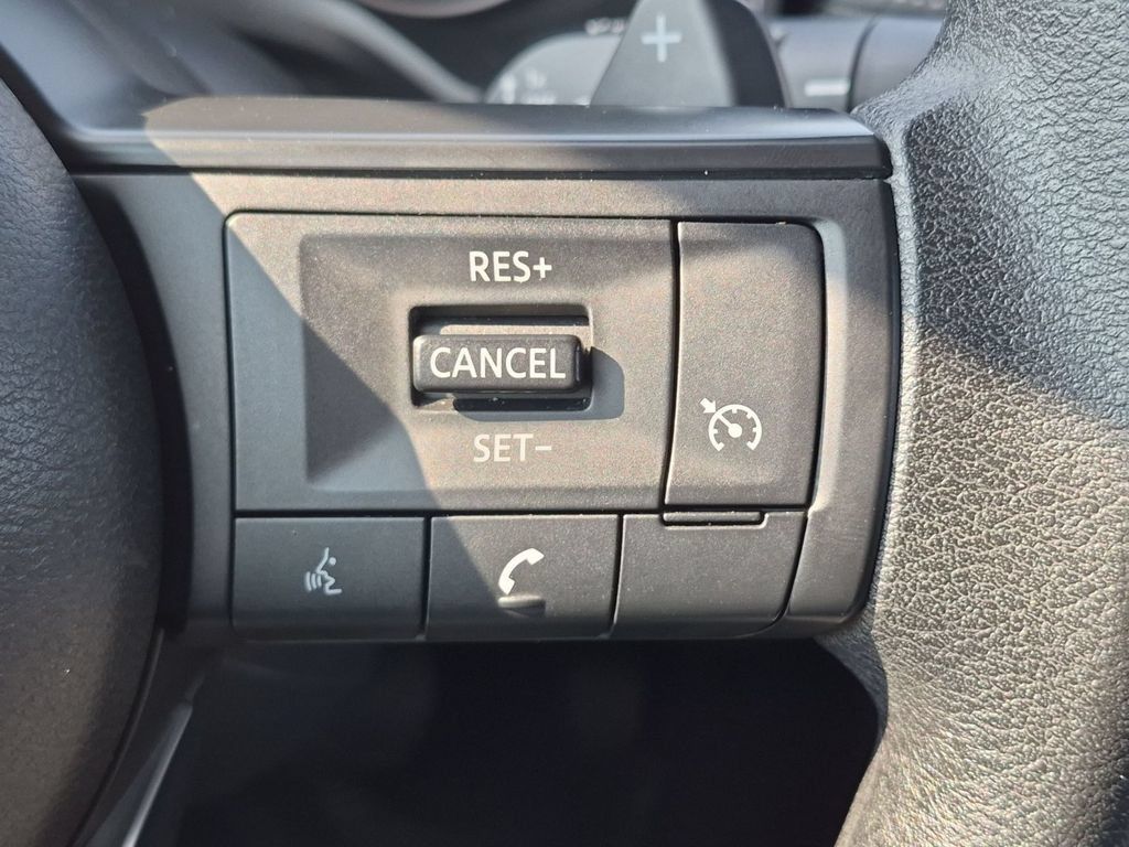 Used 2024 Nissan Rogue S AWD/4WD image 19