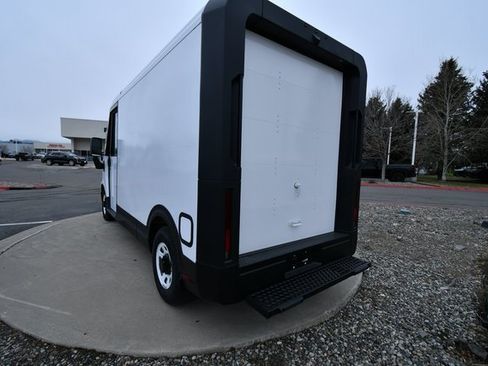 New 2025 Chevrolet Brightdrop 400 w/ Power Door Package image 13